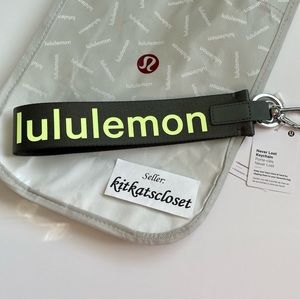 🆕 GREY SAGE/FADED ZAP - ORIGINAL DESIGN NWT lululemon never lost keychain